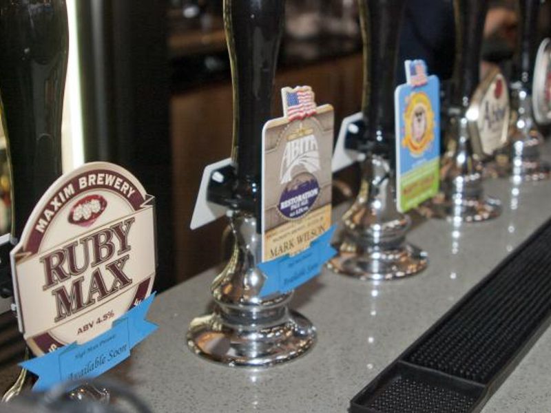 Handpulls on the bar in the High Main. (Pub, Festival, Bar). Published on 18-10-2013