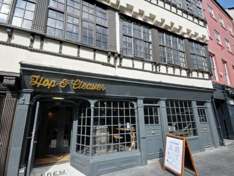 Hop & Cleaver. (Pub, External, Key). Published on 01-01-1970