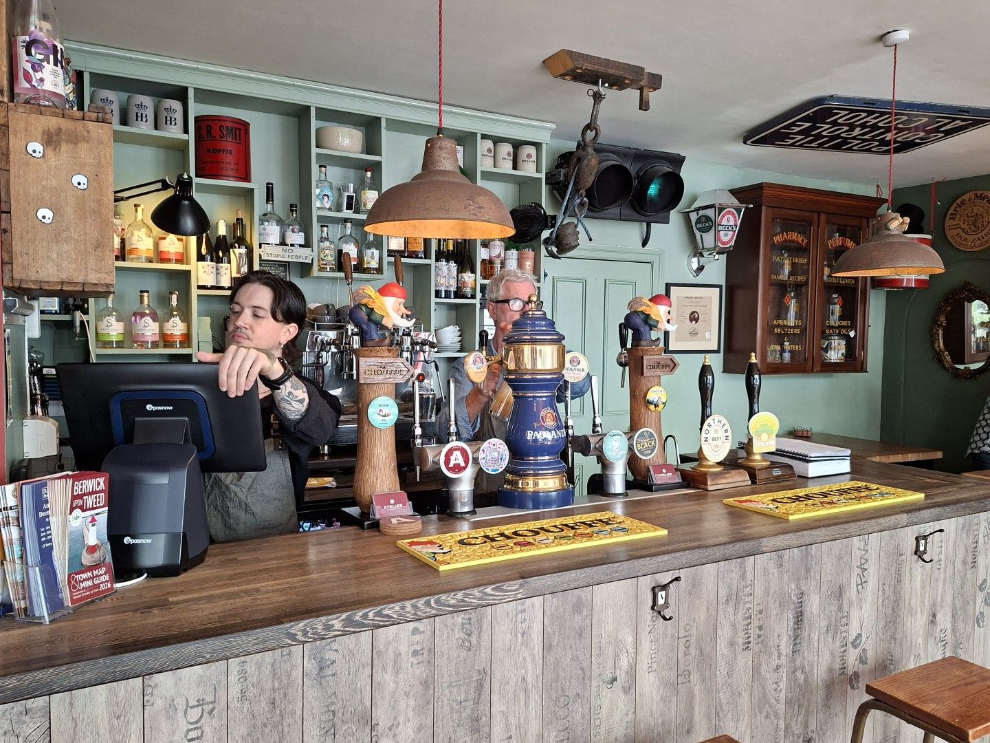 (Pub, Bar). Published on 01-01-1970