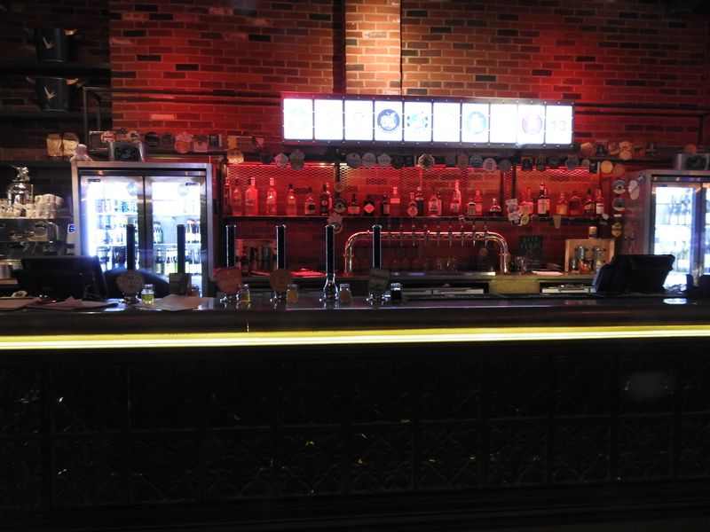 (Pub, Bar). Published on 01-01-1970