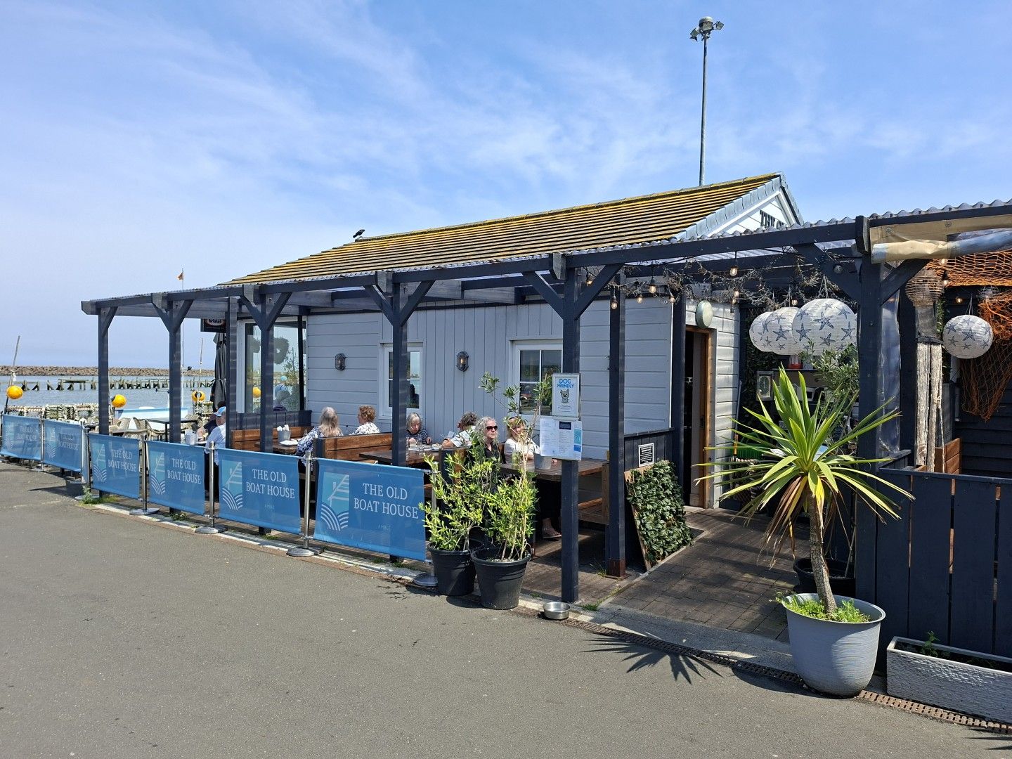 (Pub, External, Garden). Published on 01-01-1970