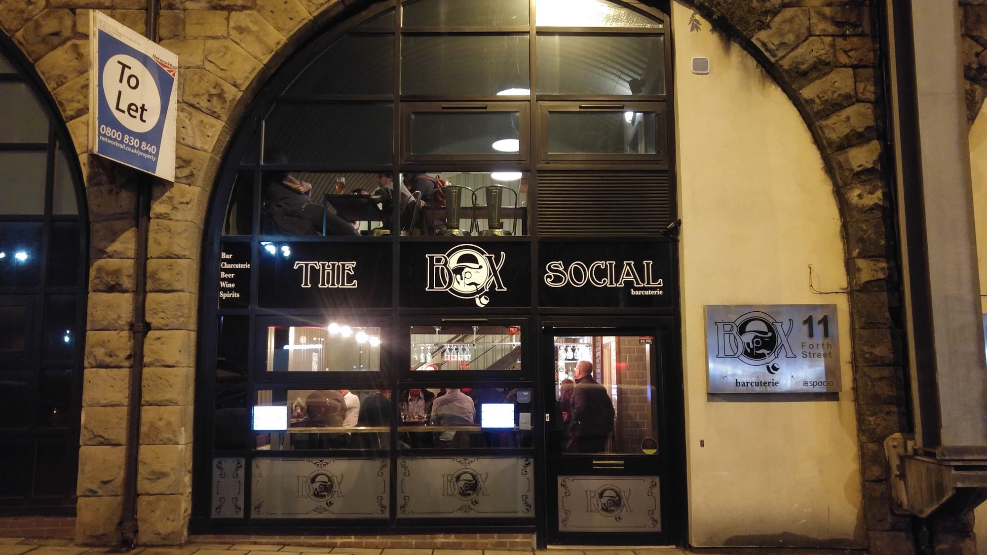 (Pub, External, Sign). Published on 01-01-1970