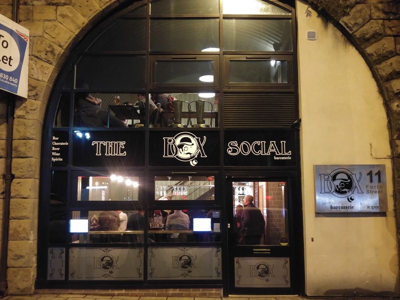 (Pub, External, Sign). Published on 01-01-1970