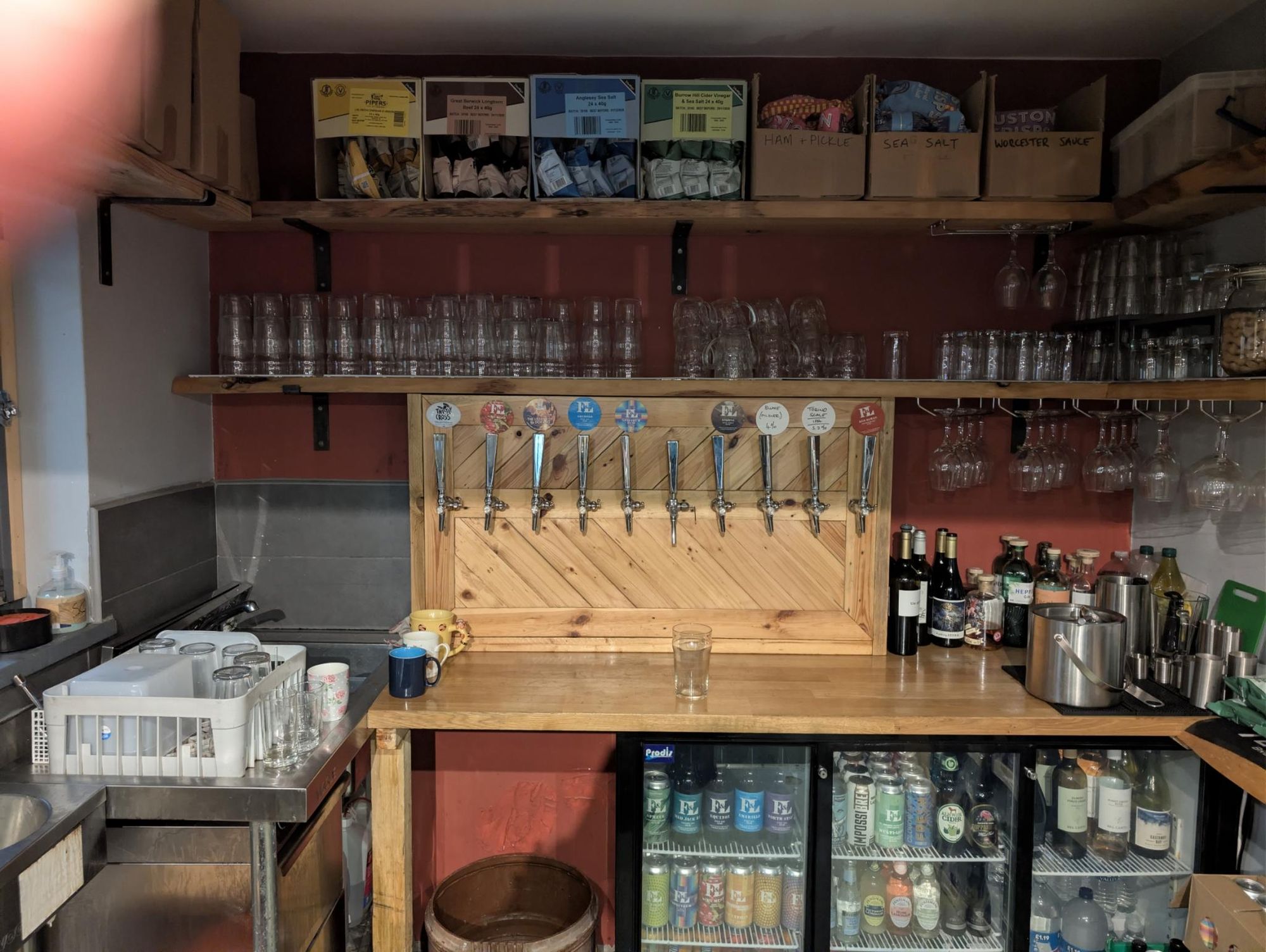 (Pub, Bar). Published on 01-01-1970