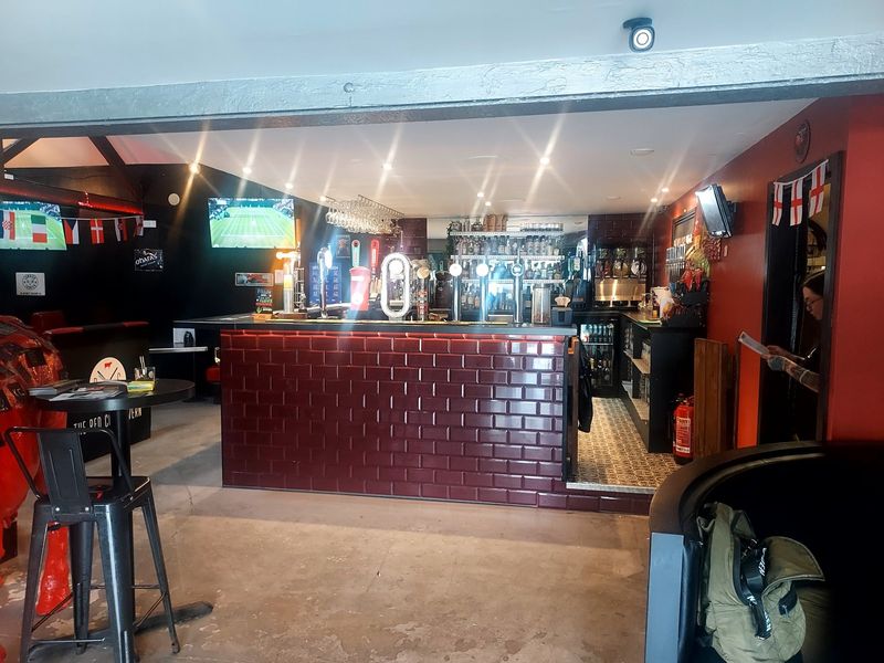 (Pub, Bar). Published on 01-01-1970 