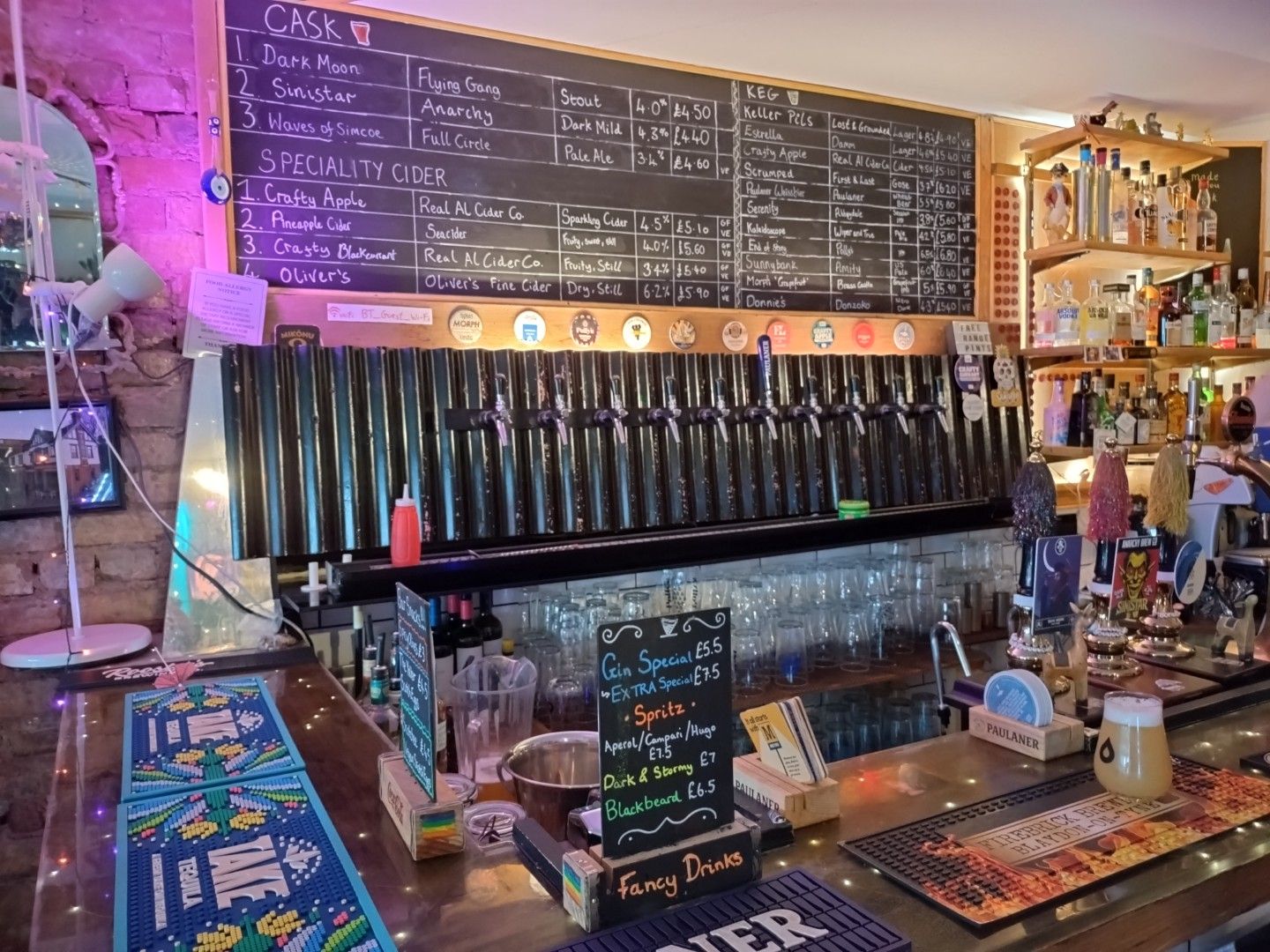 (Pub, Bar). Published on 01-01-1970