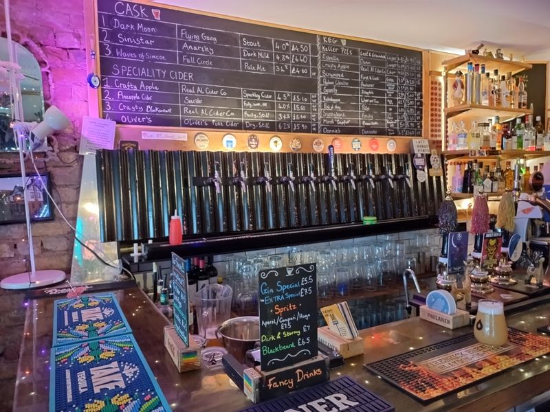 (Pub, Bar). Published on 01-01-1970 