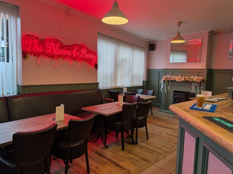 (Pub, Bar). Published on 01-01-1970 