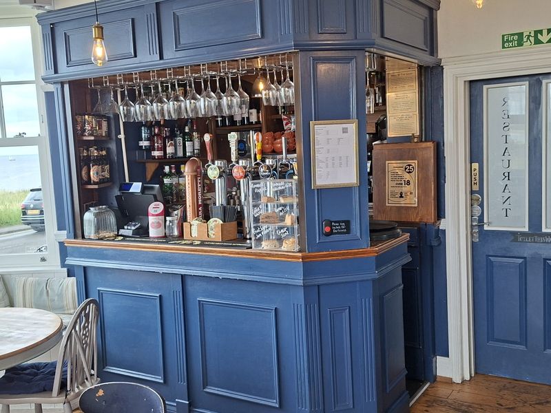(Pub, Bar). Published on 01-01-1970 