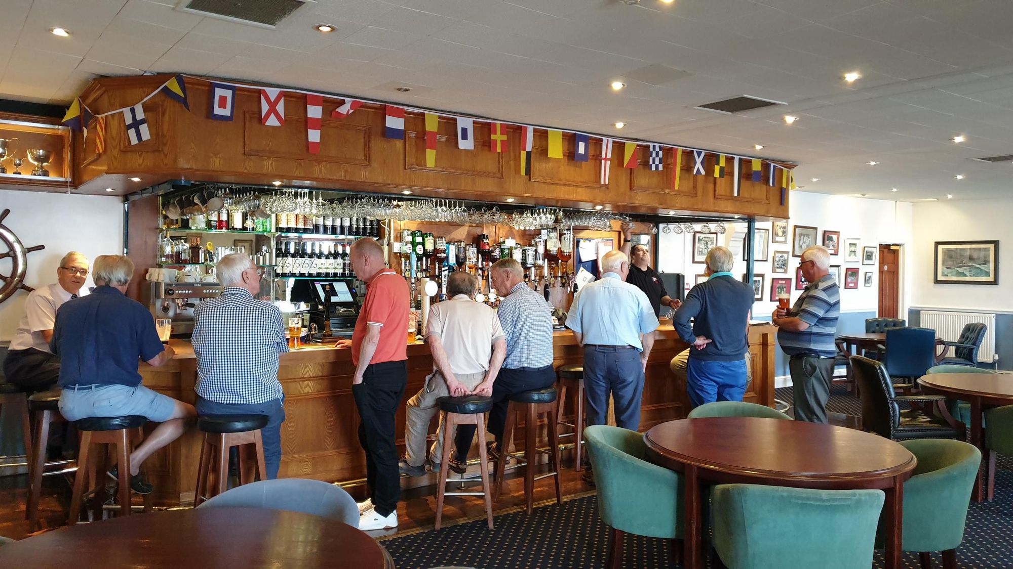 (Bar, Customers). Published on 30-08-2019