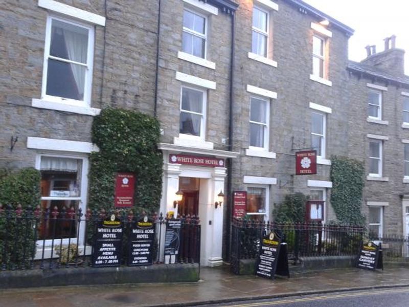 White Rose Askrigg. (Pub, External). Published on 22-02-2014