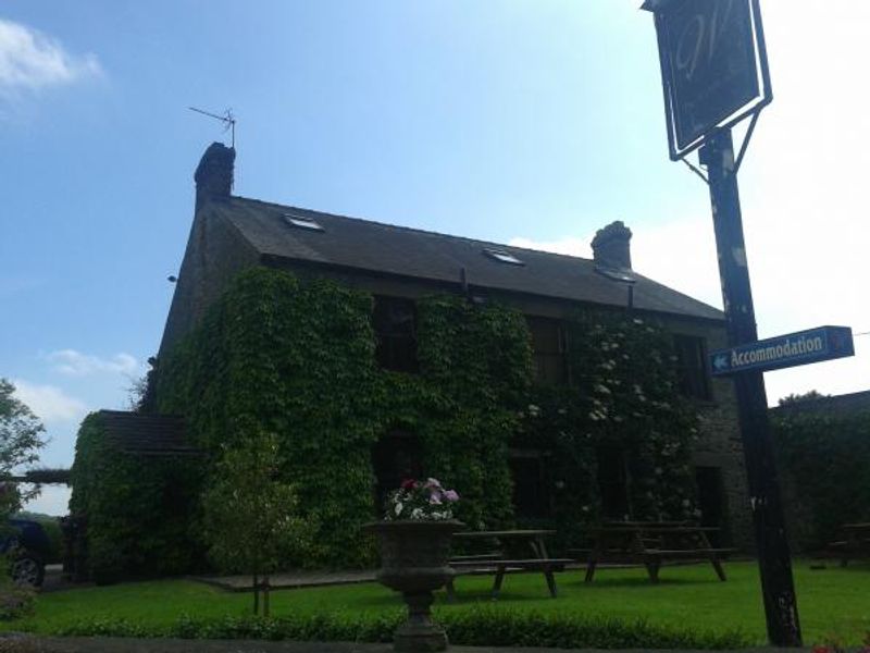 Wyvill Arms, Constable Burton. (Pub, External). Published on 19-06-2014