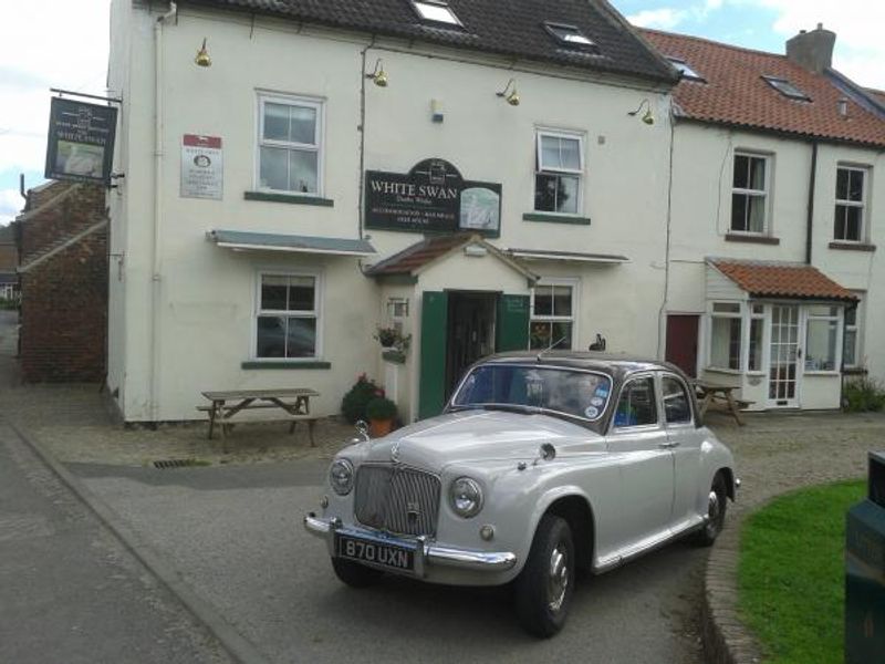 White Swan, Danby wiske. (Pub, External). Published on 18-10-2013