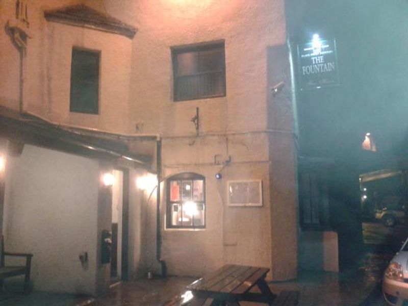 Fountain, Hawes. (Pub, External). Published on 10-01-2014