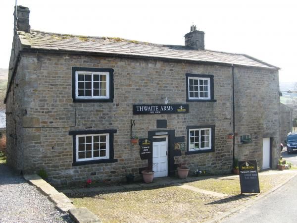 Thwaite Arms, Horsehouse. (Pub, External). Published on 01-04-2014