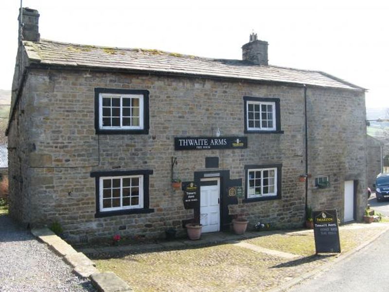 Thwaite Arms, Horsehouse. (Pub, External). Published on 01-04-2014