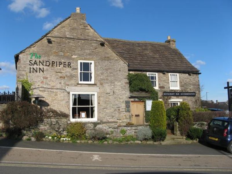 Sandpiper, Leyburn. (Pub, External). Published on 19-03-2014