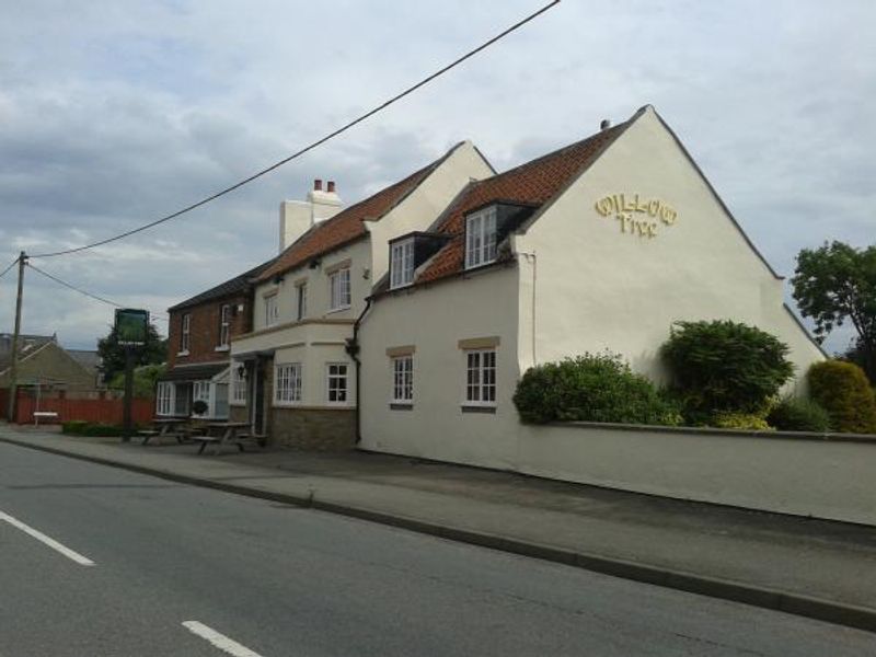 Willow Tree, Leeming. (Pub, External). Published on 06-07-2014