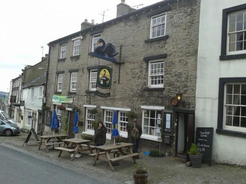 Black Swan, Middleham. (Pub, External). Published on 18-10-2013