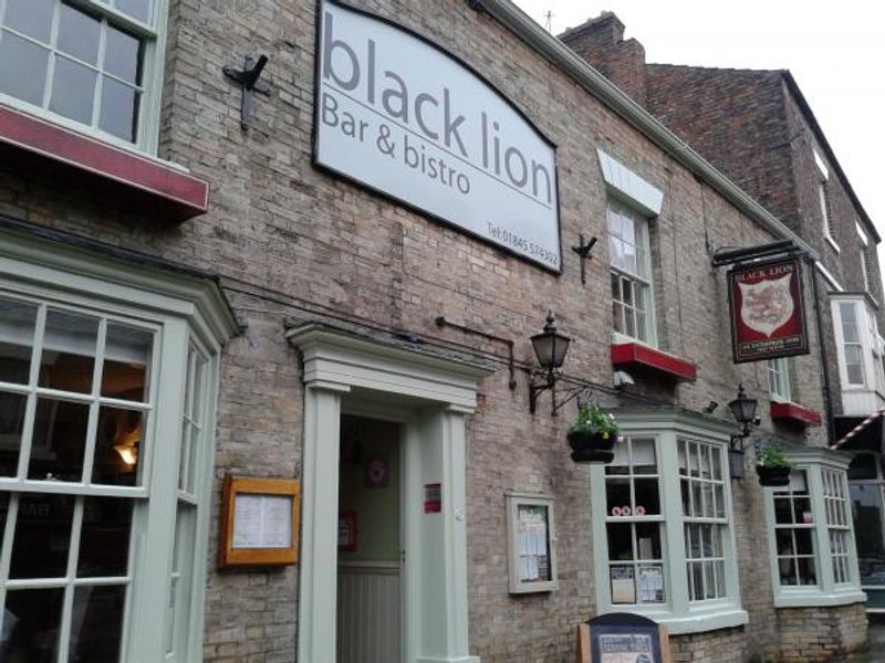 Black Lion, Thirsk. (Pub, External). Published on 25-10-2013