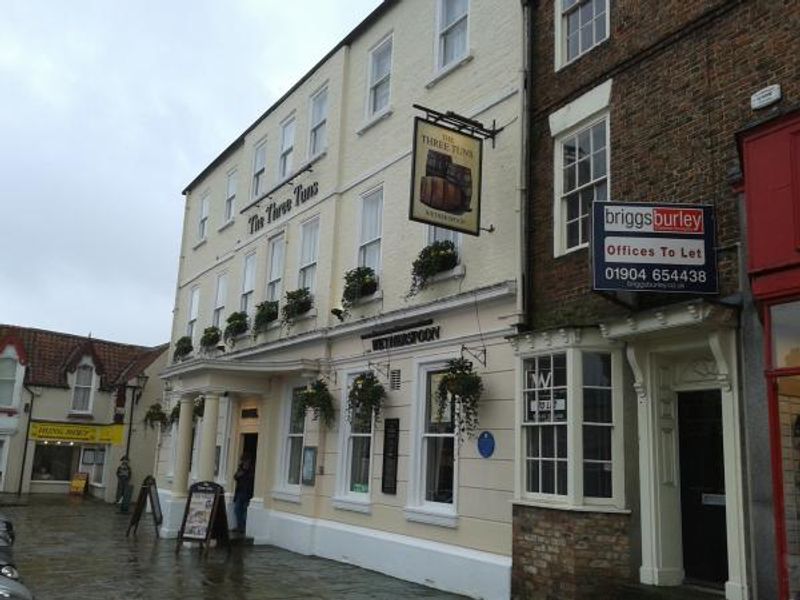 Three Tuns, Thirsk. (Pub, External). Published on 25-10-2013