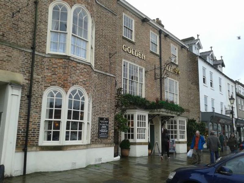 Golden Fleece, Thirsk. (Pub, External). Published on 25-10-2013