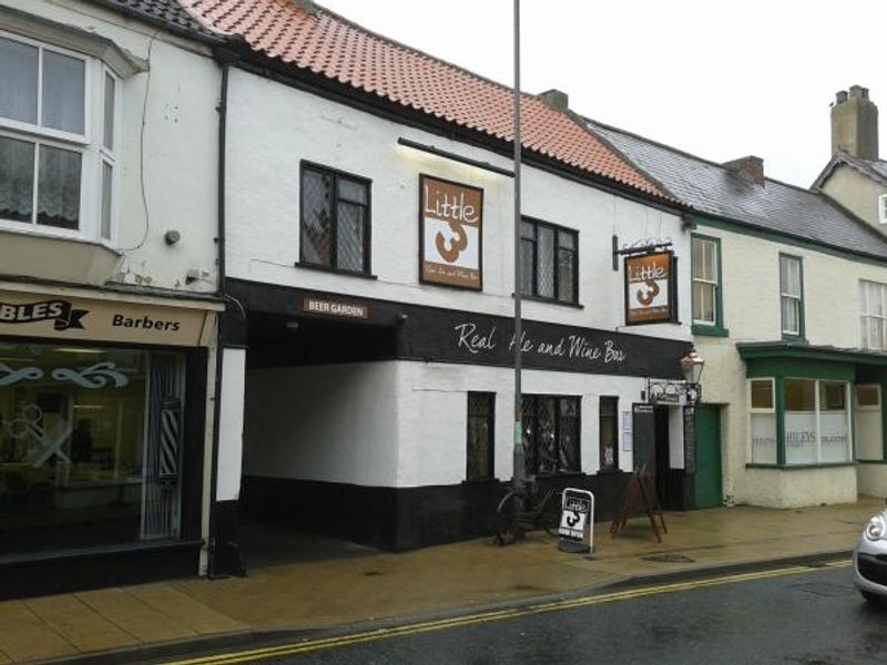 The Little 3, Thirsk. (Pub, External). Published on 25-10-2013