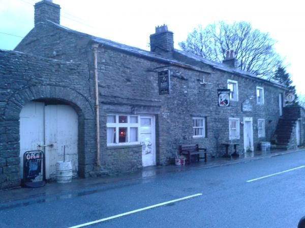 Victoria Arms, Worton. (Pub, External). Published on 23-02-2014