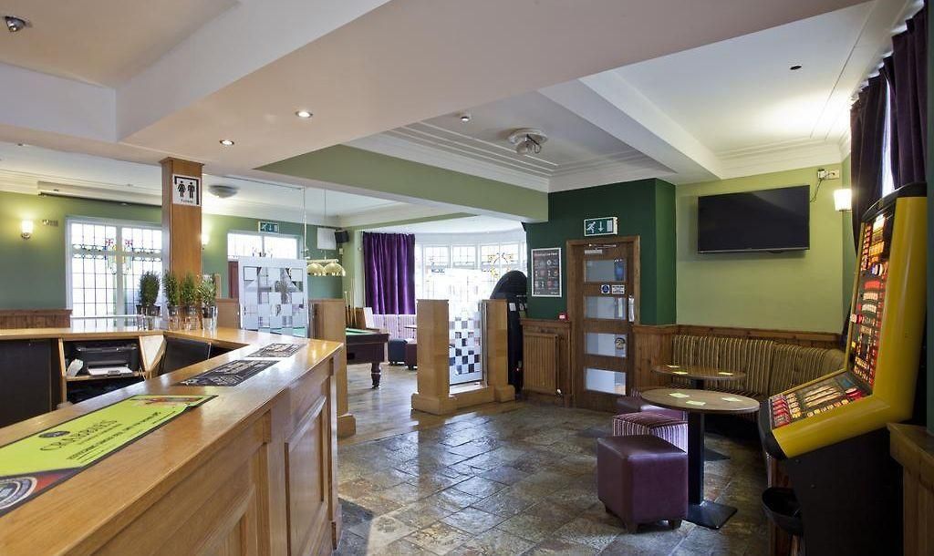 (Pub, Bar). Published on 29-01-2022