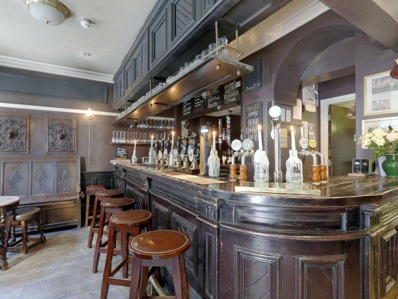 (Pub, Bar). Published on 16-06-2019