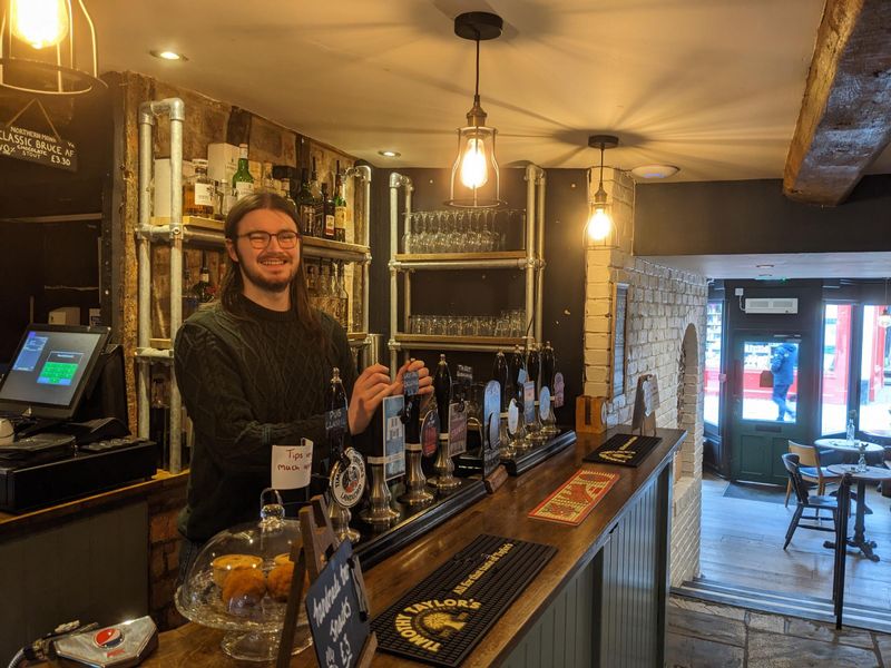 (Pub, Bar). Published on 30-04-2024