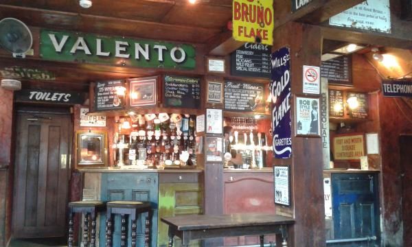 (Pub, Bar). Published on 10-11-2014