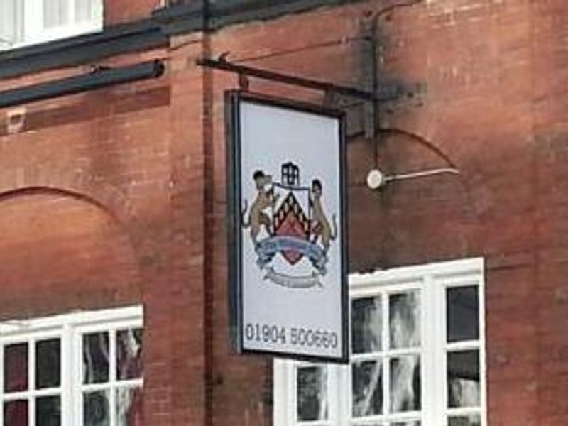 (Pub, External, Sign). Published on 02-05-2014