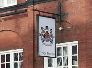 (Pub, External, Sign). Published on 02-05-2014