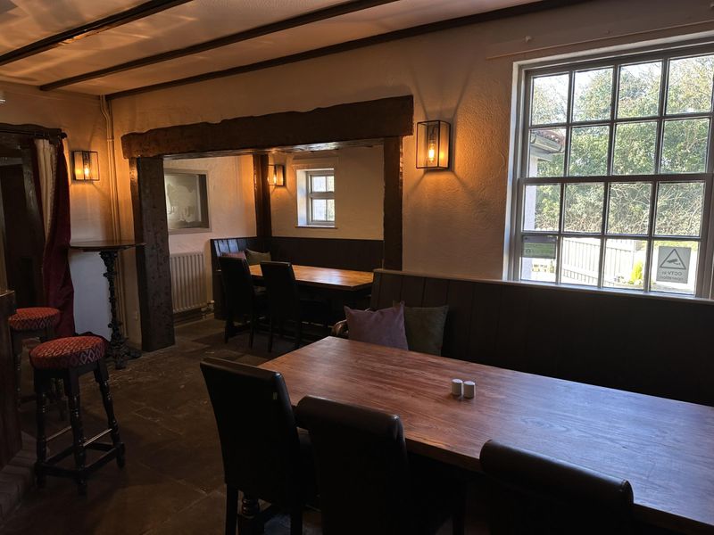 (Pub, Bar). Published on 30-05-2025 