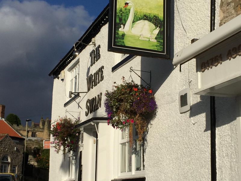 (Pub, External, Sign). Published on 31-10-2016