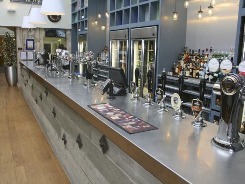 (Pub, Bar). Published on 13-11-2013