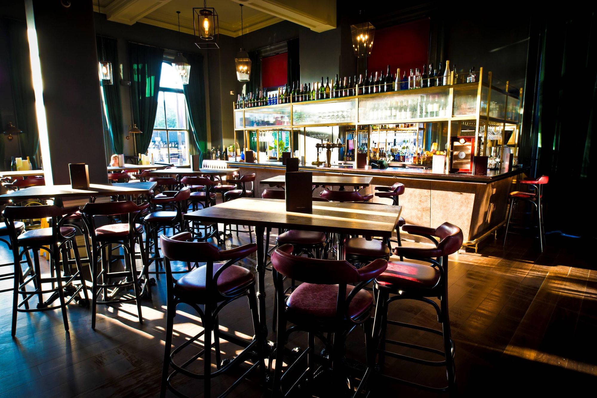 (Pub, Bar). Published on 24-12-2024