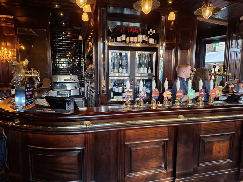 (Pub, Bar). Published on 14-09-2025 
